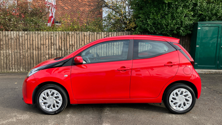 Toyota Aygo 1.0 VVT-i X-Play 5dr x-shift Petrol Hatchback